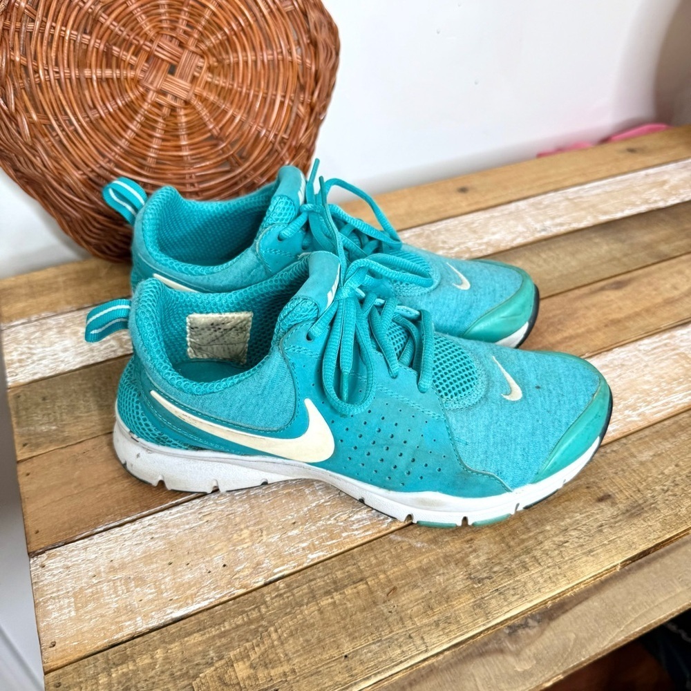 Nike Turquoise Running Shoes with White Swoosh Size 6 Women’s - Picture 5 of 16